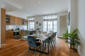 Huswell - Beautiful and spacious vacation home with parking